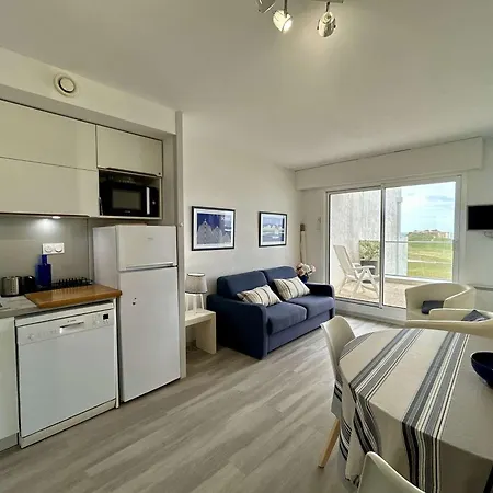 Apartment Avec Terrasse, Vue Sur L'ocean Et Parking A - Fr-1-494-33 Royan